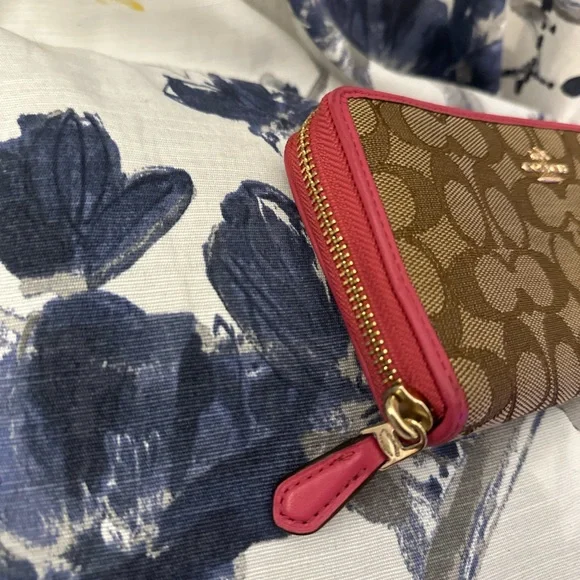 Coach Signature Long Zip Wallet with Strap
STYLE C4452 - Picture 3 of 7